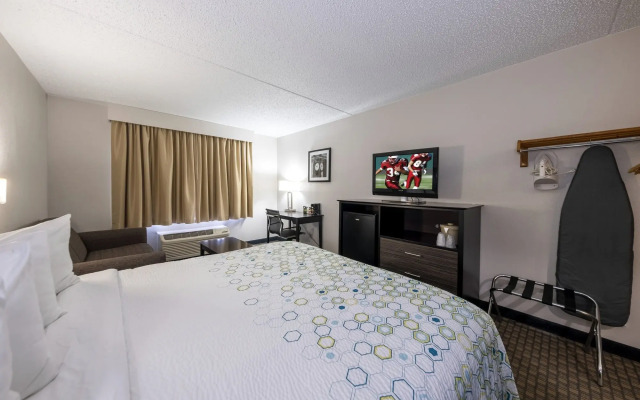 HomeTown Inn by Red Roof East Syracuse