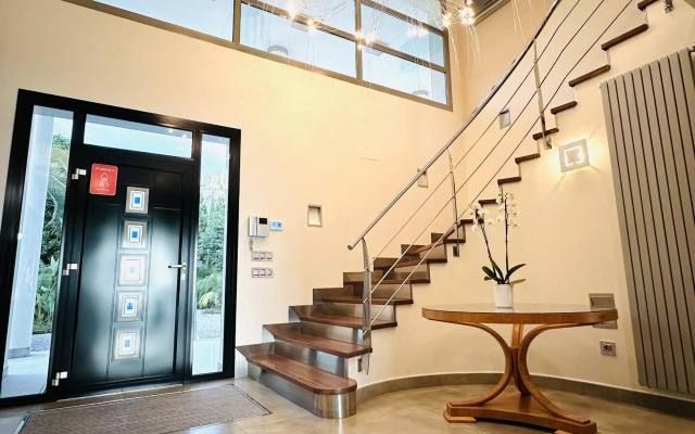 A001 - Villa de lujo en primera línea de mar