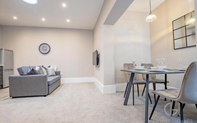 Worcester 1 Bed Apartment With Private Entrance