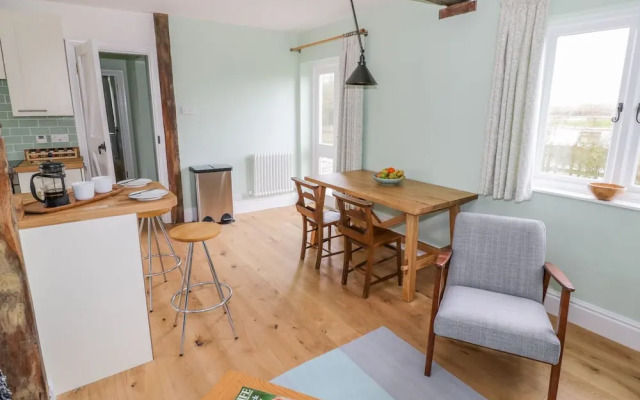 Wigrams Canalside Cottage