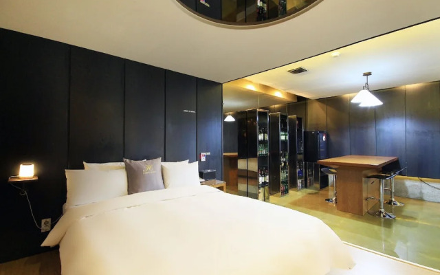 H Drive Hotel