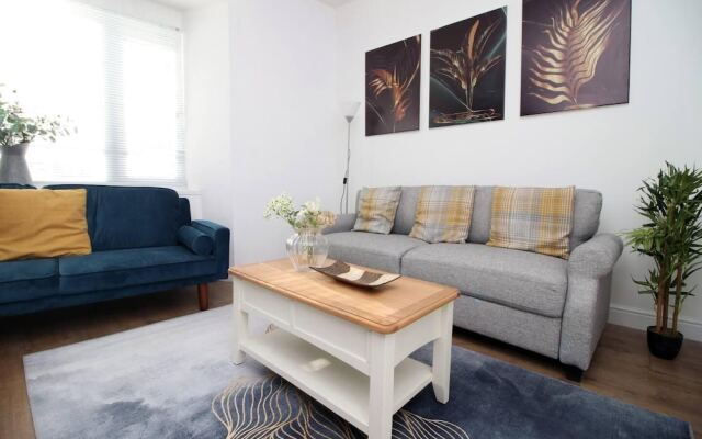 4 Bed Flat - Sleeps 4 - Parking - Wifi