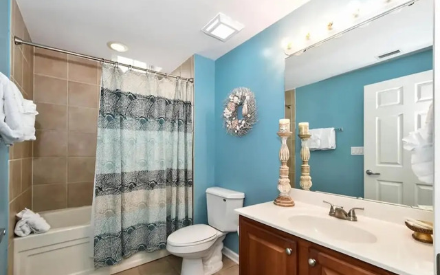 Silver Beach Towers 1003 West