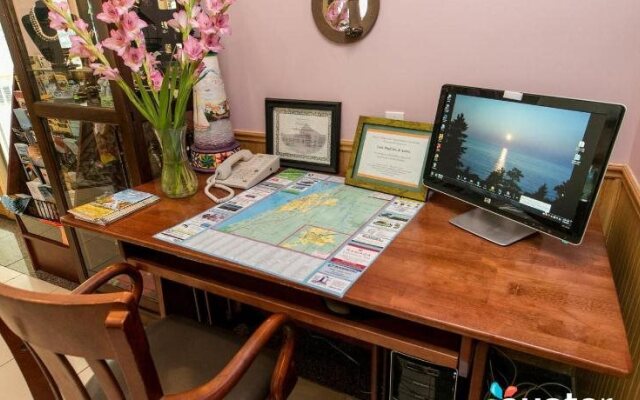 Lake Bluff Inn and Suites