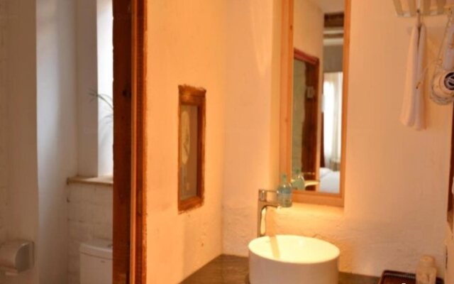 Shuhe Hualv Inn