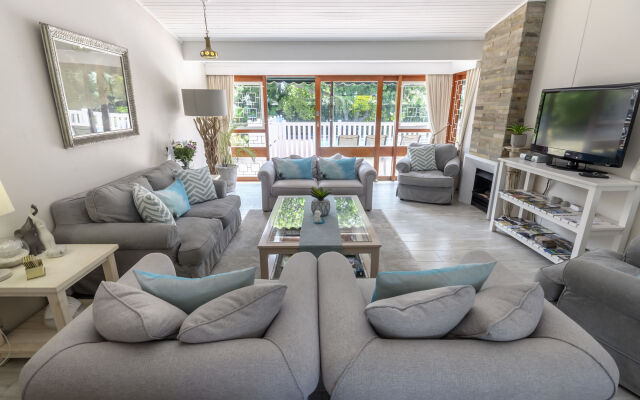 Admiral's Lodge Guest House B & B