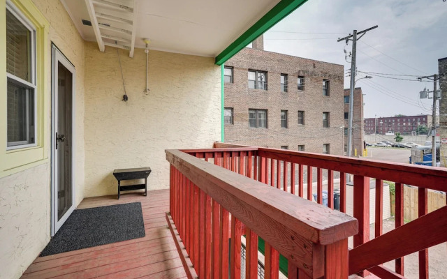 Bright Minneapolis Apartment - 1 Mi to Downtown!