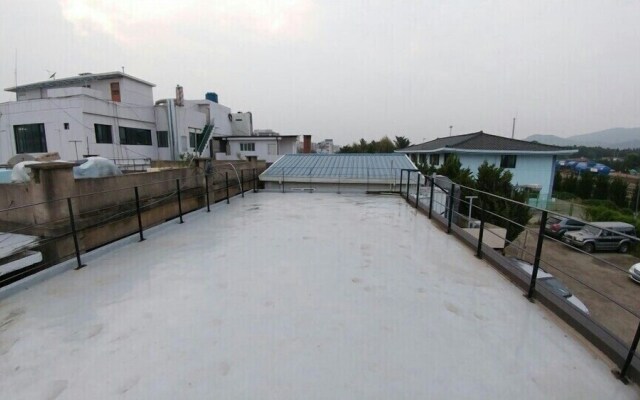 Ninano Guesthouse - Hostel