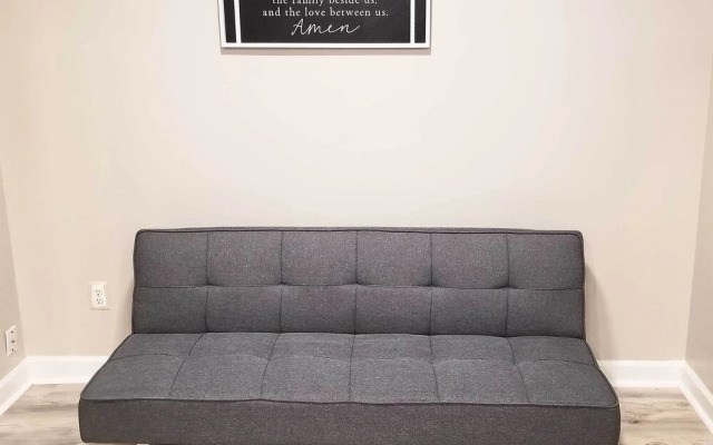 Pond-view Deck + Pool Table: Woodbridge Haven!