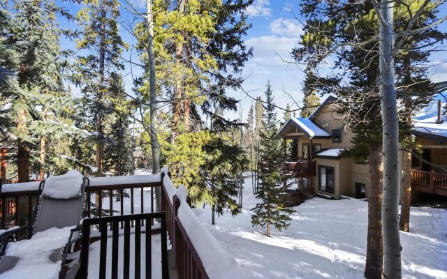 Highwood Hideaway 4 Bedroom Townhouse by RedAwning