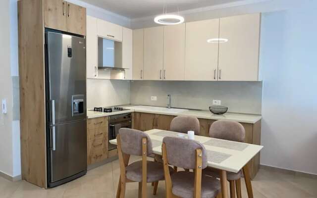 Brand New City Center Apartment