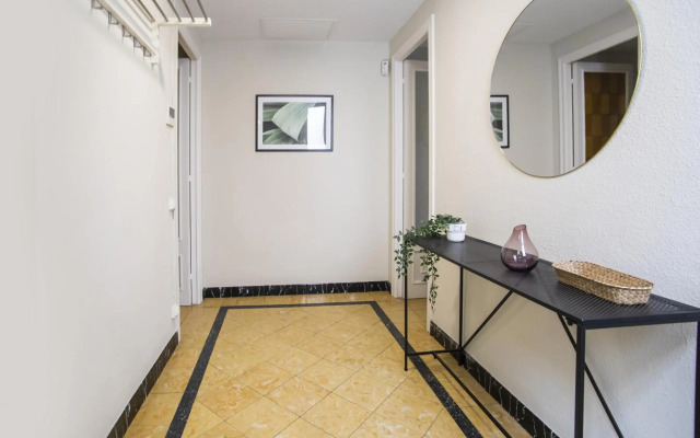 63PAR275- Sunny apartment in Paralel