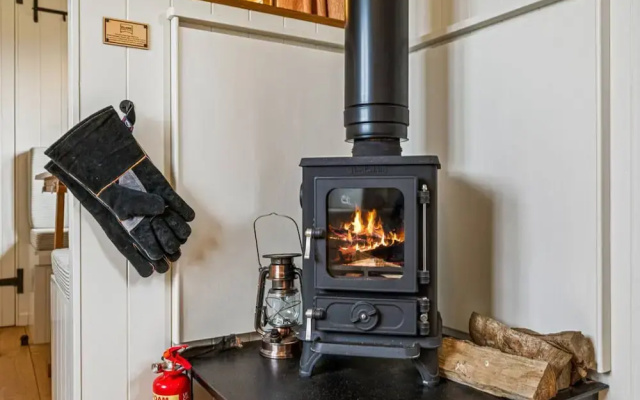 Drovers Hill at Stonor - Quercus - Shepherds hut