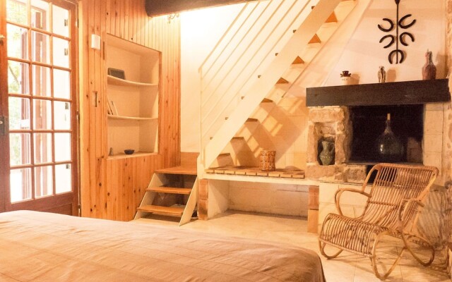 Charming Hunting Lodge near Loupian with garden