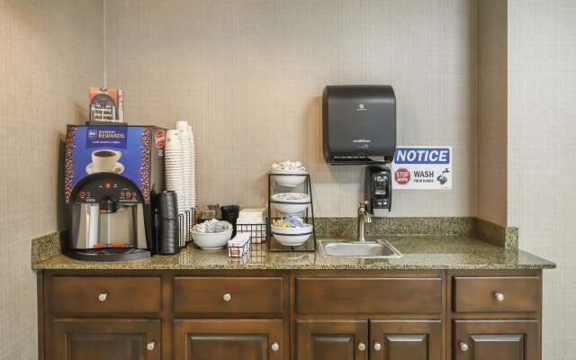 Best Western Plus Brunswick Inn & Suites
