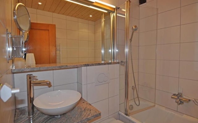 Stachelbeere OG – Bathroom – Fiesch