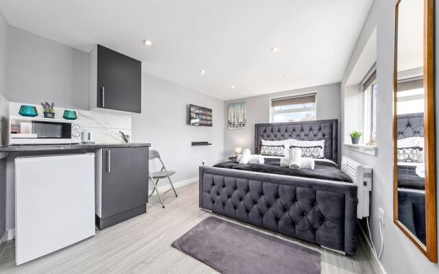 Lovely Ensuite Room Feltham Heathrow London Tw13