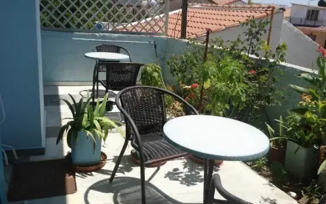 Zorbas Hotel & Studios
