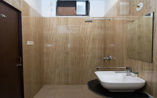 OYO 11523 Crown Club