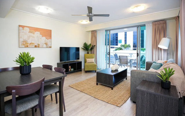 Apartment in the City with Pool and BBQ