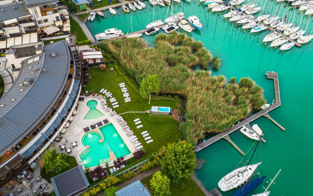 Hotel Golden Lake Resort