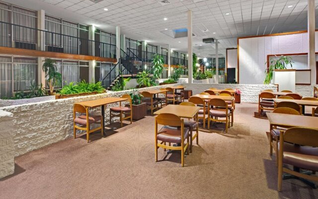 Super 8 By Wyndham Norman