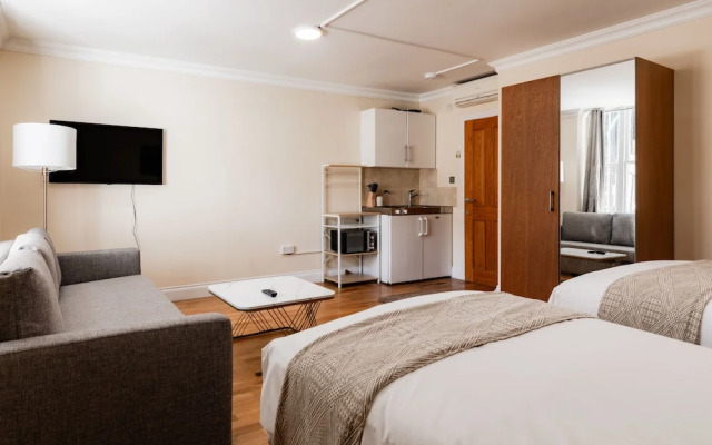 Warm Apartments in Queensway