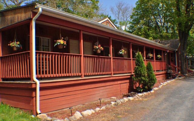 Valley Brook Inn & Cottages