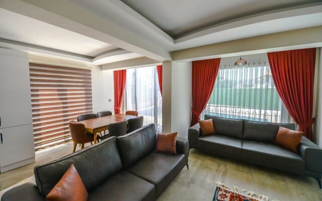 Jakuzili Mustakil Havuzlu Bati Villasi