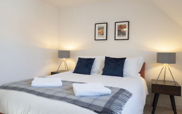 Spacious Townhouse Near the City Centre