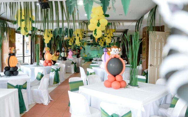 Four Queens Resort