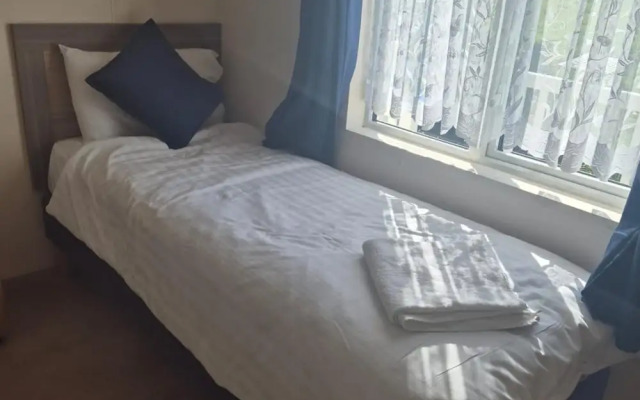 Sea Breeze Villa Near to Newquay Sleeping 6 Guests