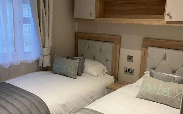 Skegness - Lodge - Sleeps 6 - Parking - Garden