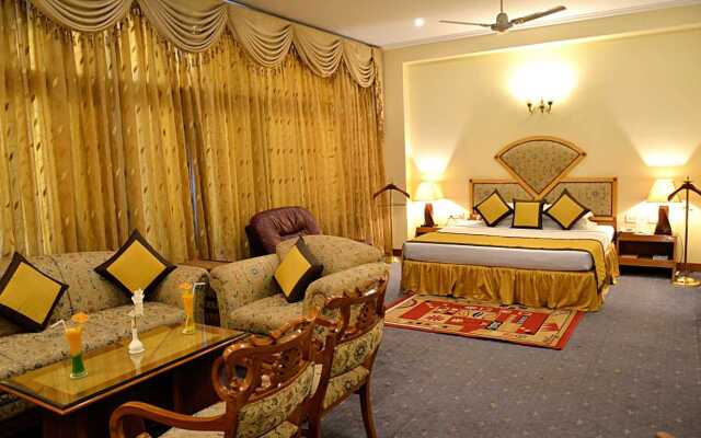 Hotel Meraden Grand