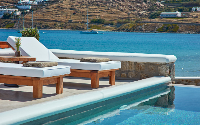 Mykonos Waves Beach House & Suites