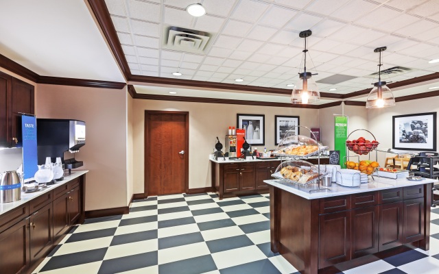 Hampton Inn & Suites Wixom