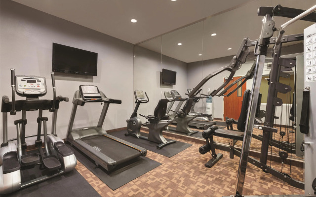 Best Western Plus Peppertree Inn At Omak