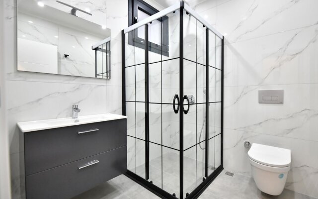 Red Moon Suites