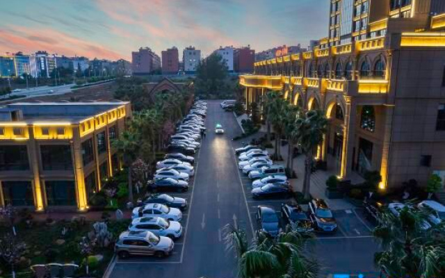 Taifeng Hotel (Qujing Wanda Bund)