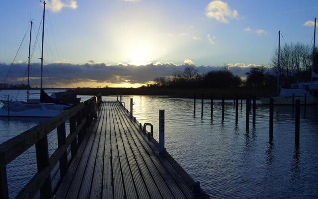 Reetdachhaus Malve 3 im Feriendorf Puddeminer Wiek
