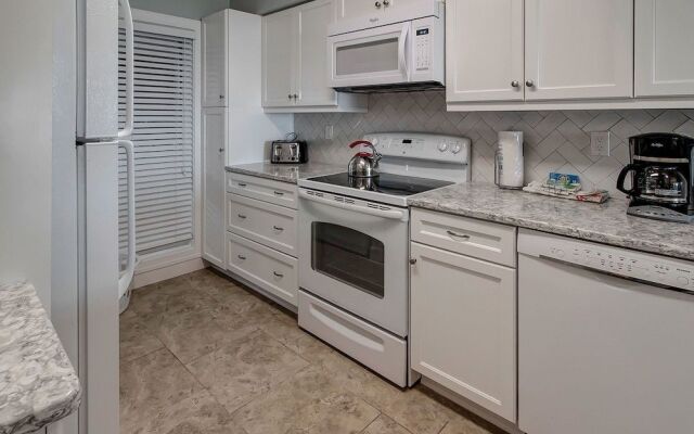 Shorewood 310 by RedAwning