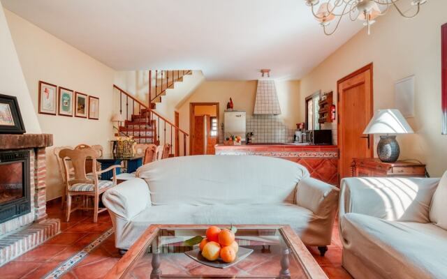 Scenic Villa in Ojen with Private Swimming Pool