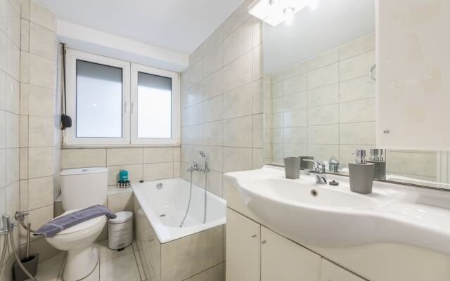 Spacious Holiday Family Home  by Cloudkeys