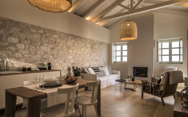 BASSA MAINA Villas & Suites
