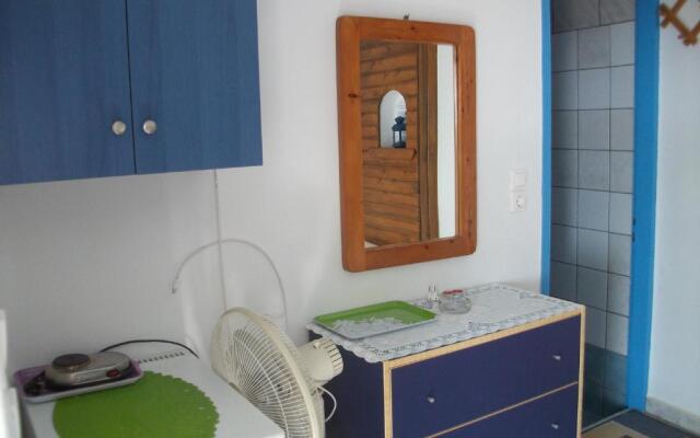Floras Rooms and Studios