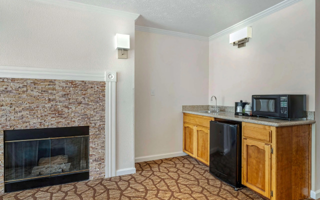 Best Western Salinas Monterey Hotel