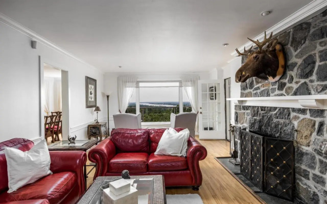 Far Horizons Luxury Vacation Home