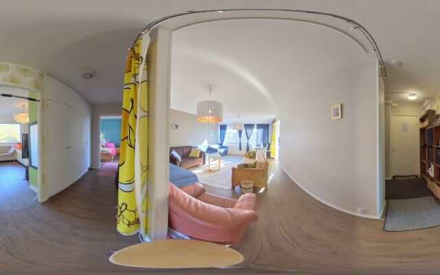 Eazy Home nearby Highway-Apartment or Private Room or Shared Room with Shared Big Kitchen,Shower,Toilet & Free Parking