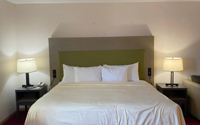 Pictured Rocks Inn & Suites