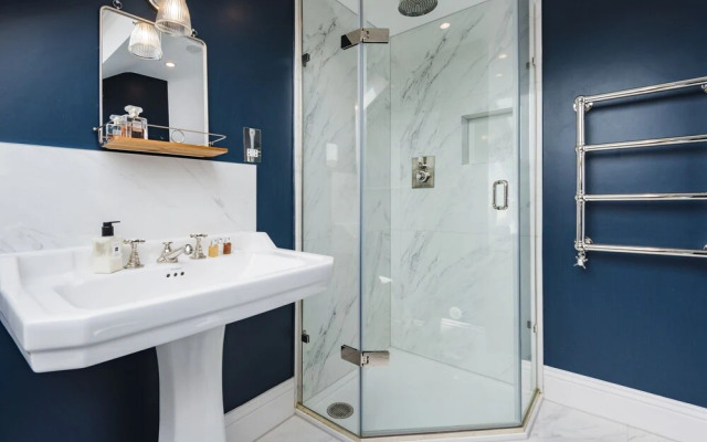 Spectacular Shepherds Bush Home Close to Westfield